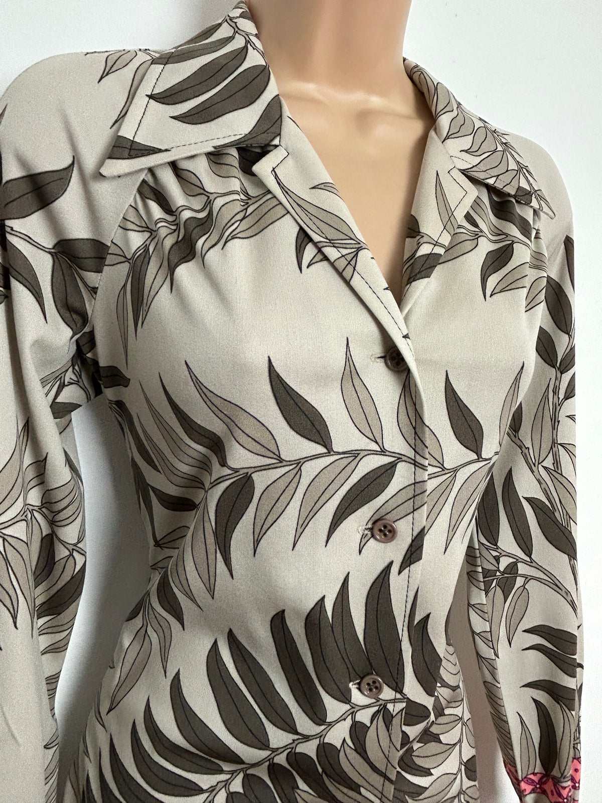 Vintage 1970s FRANK USHER Size 10-12 Beige Brown & Pink Leaf Print Collared Shirt
