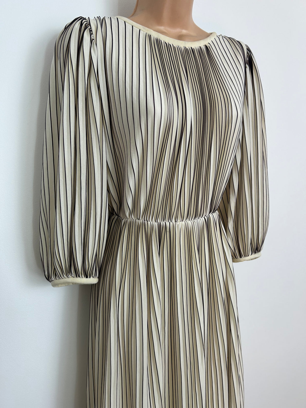 Vintage Late 1970s MARION RUSSELL Size 10 Cream & Brown Plisse Pleated Layered Occasion Maxi Dress