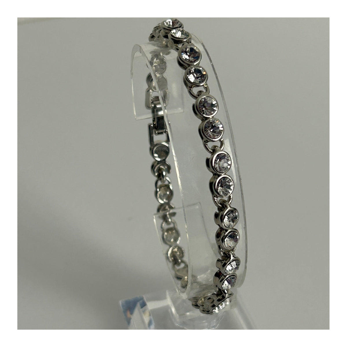 Vintage Pretty Silver Tone Diamante Set Round Stone Bracelet