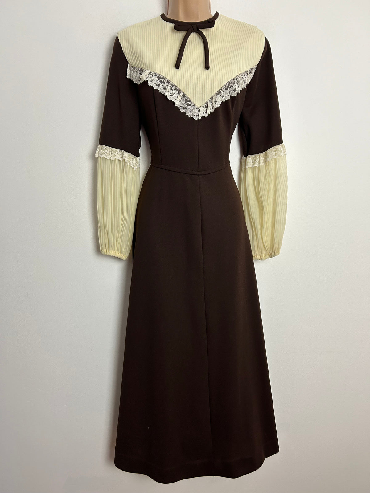 Vintage 1970s C&A UK Size 10 Chocolate Brown & Cream Ribbed Panel Long Sleeve Lace Trim Prairie Boho Midi Dress