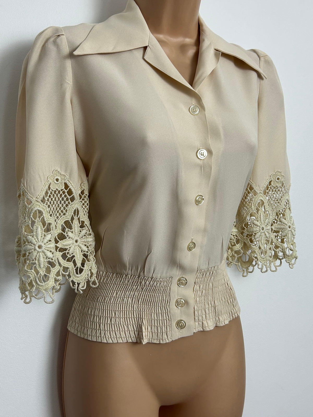 Vintage Late 1970s HARRY LAURE PARIS Size 8 Beige Crochet Lace Sleeve Shirred Waist Blouse