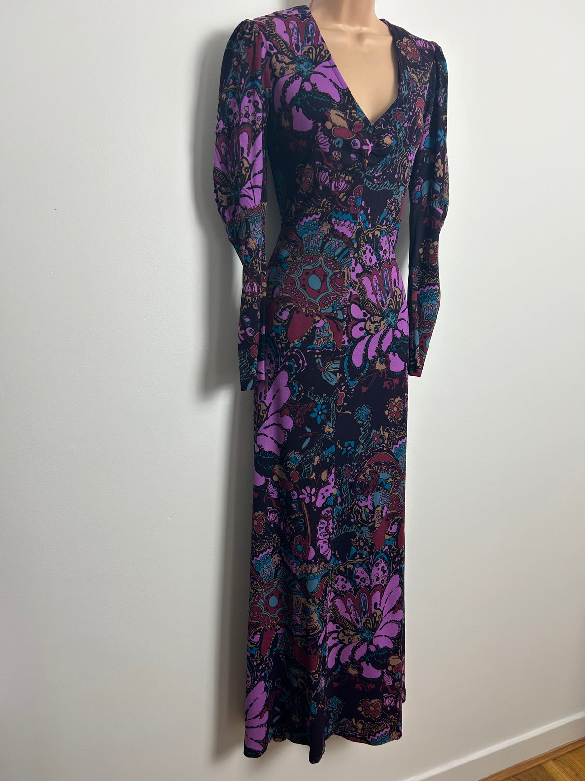 Vintage 1970s Size 10 Black-Purple Pink & Beige Abstract Print Juliet Sleeve Maxi Dress