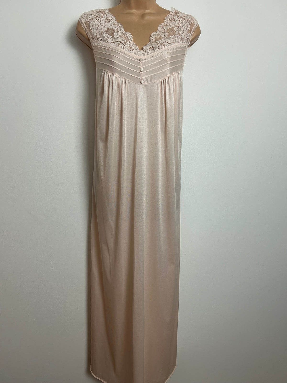 Vintage 1970s Size 12 Pale Nude Peach Lace Trim Full Length Negligee Nightgown