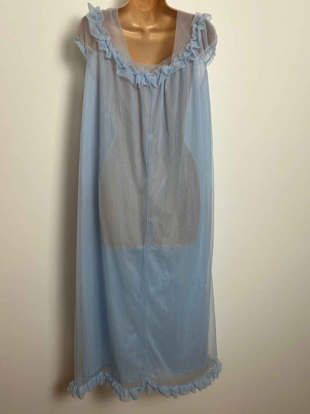 Vintage Late 1960s Size 16 Powder Blue Ruffle Bow Trim Detail Negligee Peignoir Nightdress