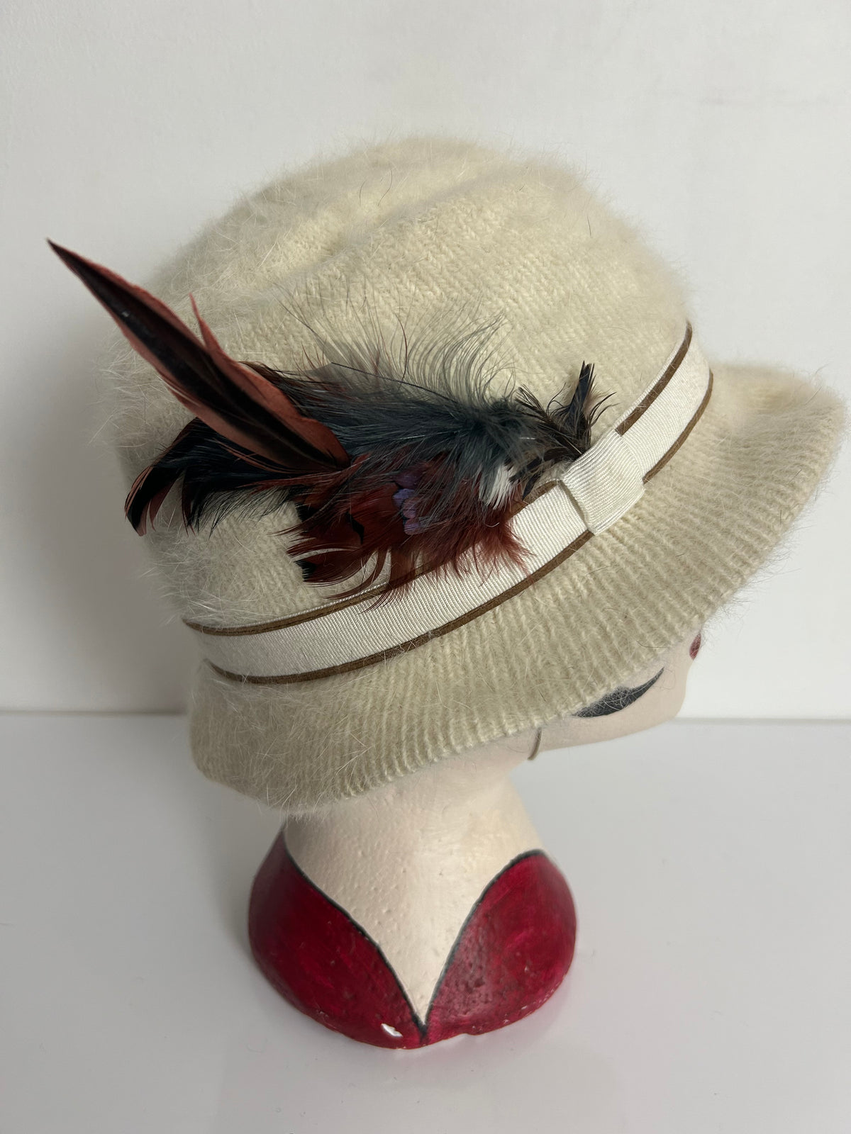 Vintage Cream Angora & Wool Mix Grosgrain Ribbon & Feather Detail Hat