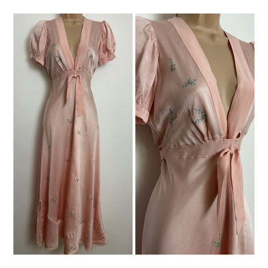 Vintage 1930s/1940s EXQUISITE Size 8 Pale Pink Silk Embroidered Nightdress