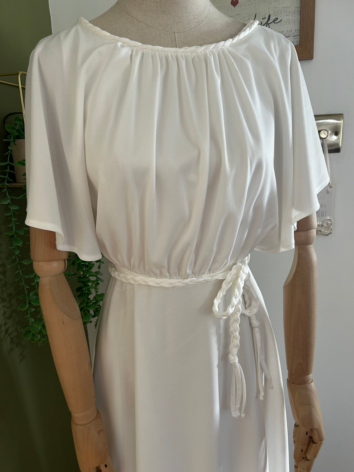 Vintage 1970s Size 6 White Flutter Sleeve Plaited Tie Belt Grecian Style Summer Maxi Dress