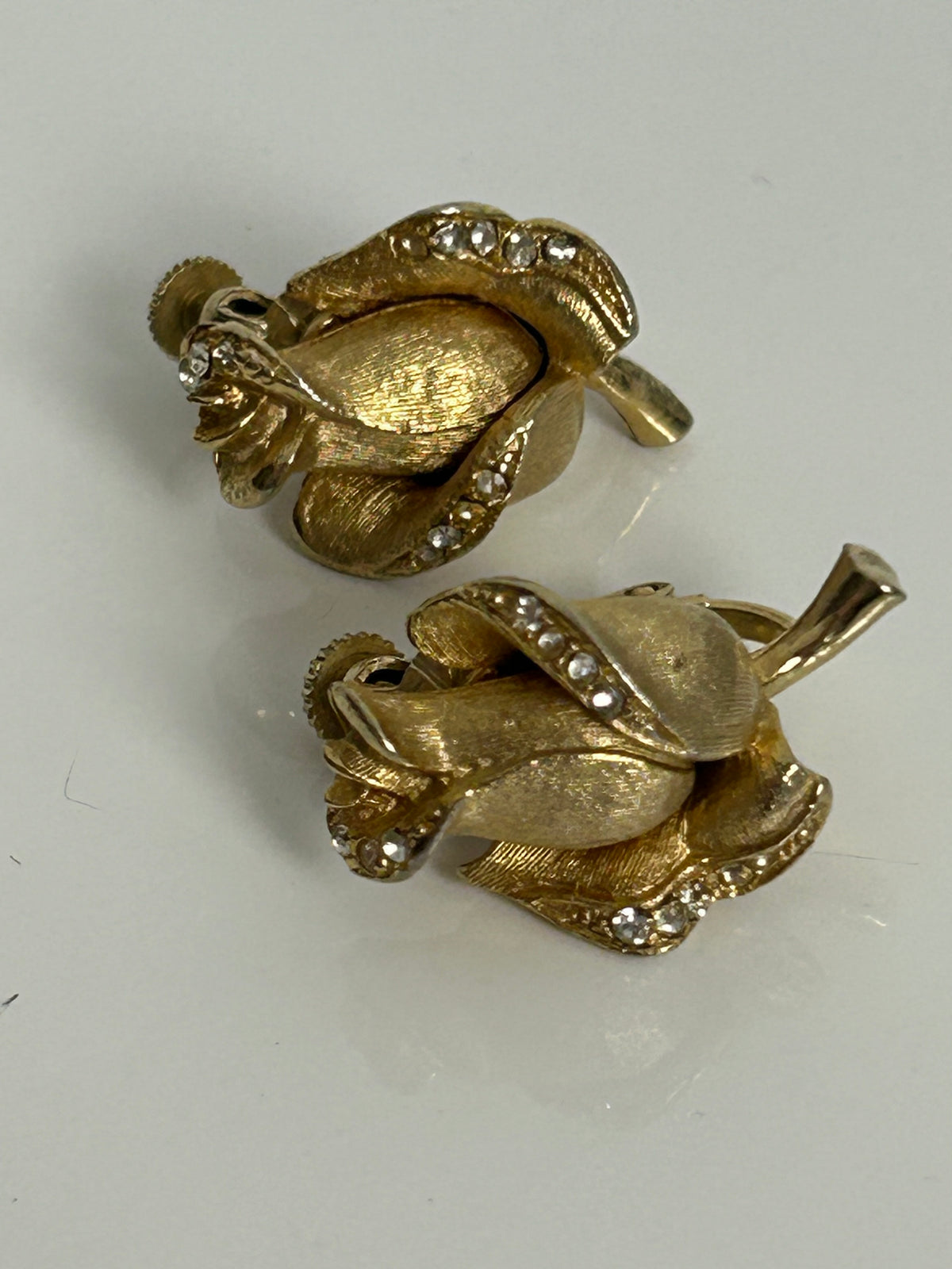 Vintage 1960s JEWELCRAFT Gold Tone Rose Bud Diamante Set Clip On Earrings