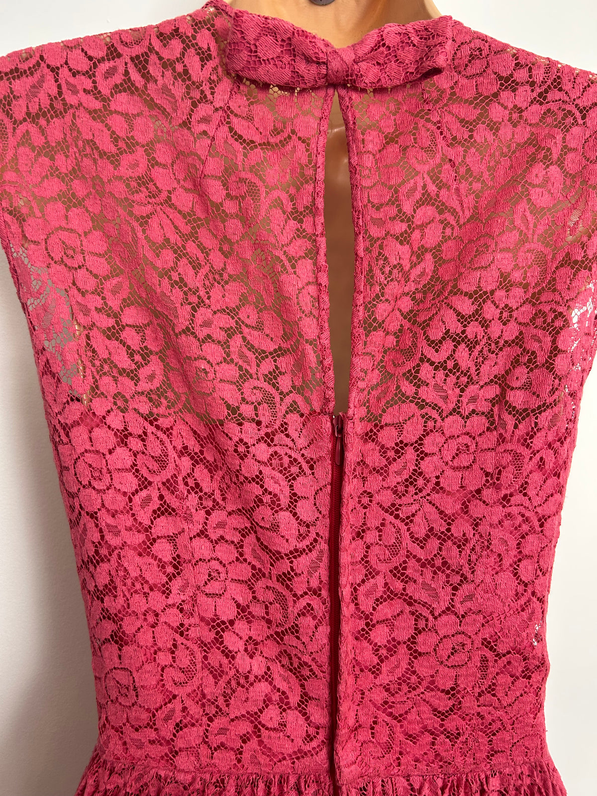 Vintage Early 1970s Size 6 Pink Lace Pintuck Detail Pleated Party Cocktail Dress