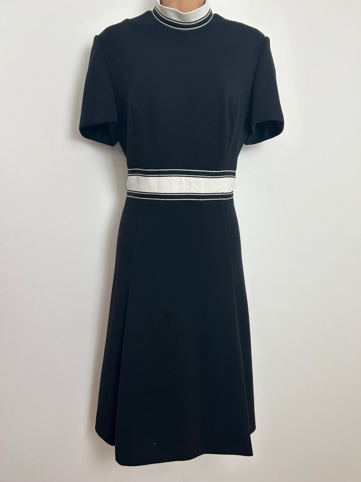 Vintage 1960s ULI RICHTER Size 12 Black & White Pure New Wool Mod Dress