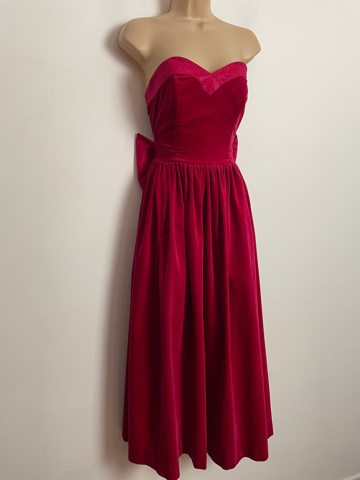 Vintage 1980s LAURA ASHLEY UK SIZE 6 (Size 10 On Label) Red Velvet Strapless Bow Back Ballgown
