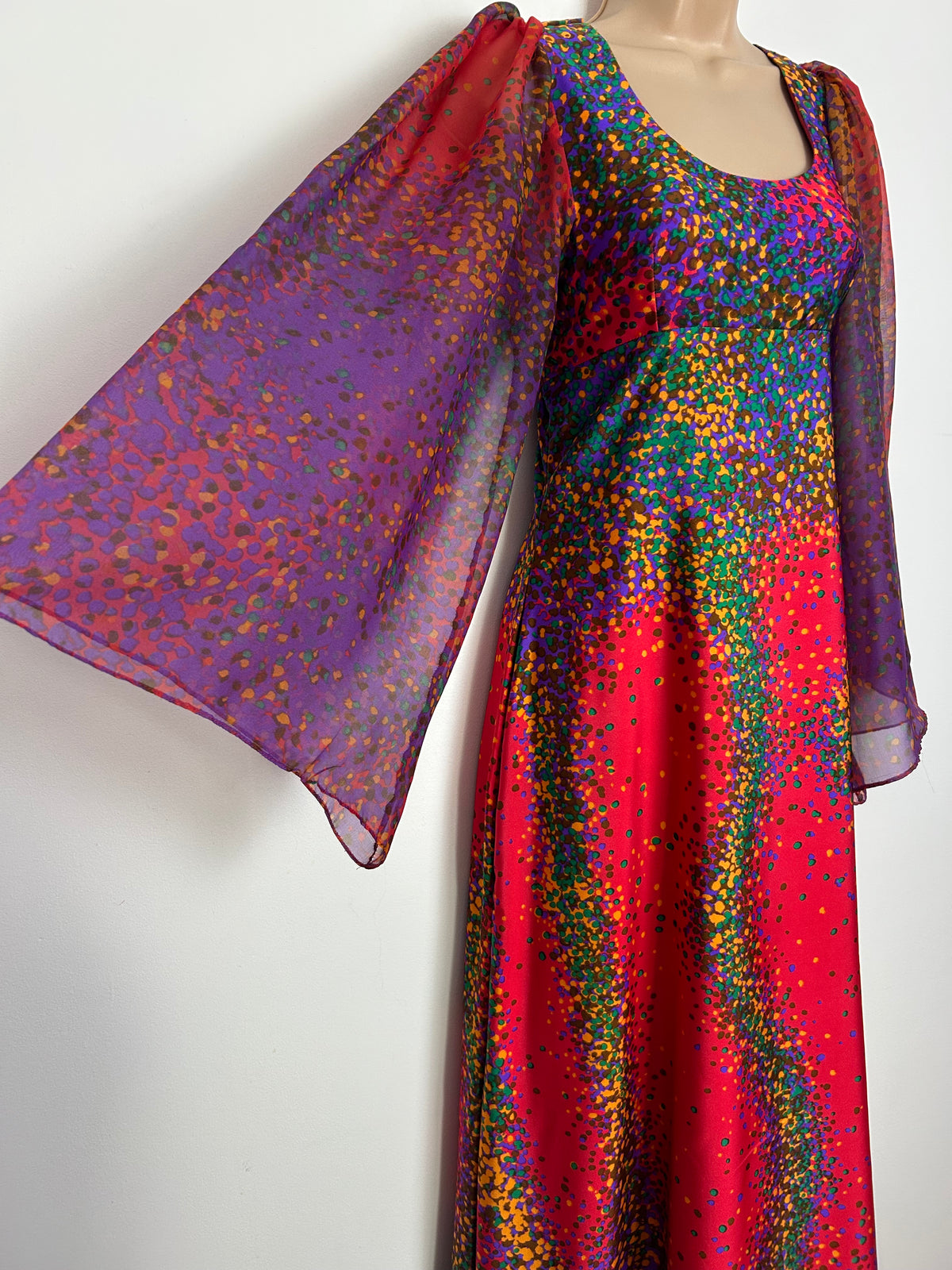 Vintage 1970s VERA MONT PARIS Size 6-8 Red Purple & Green Ditsy Print Long Flared Sleeve Maxi Dress