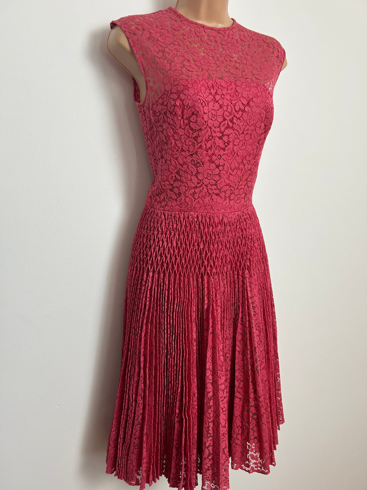Vintage Early 1970s Size 6 Pink Lace Pintuck Detail Pleated Party Cocktail Dress