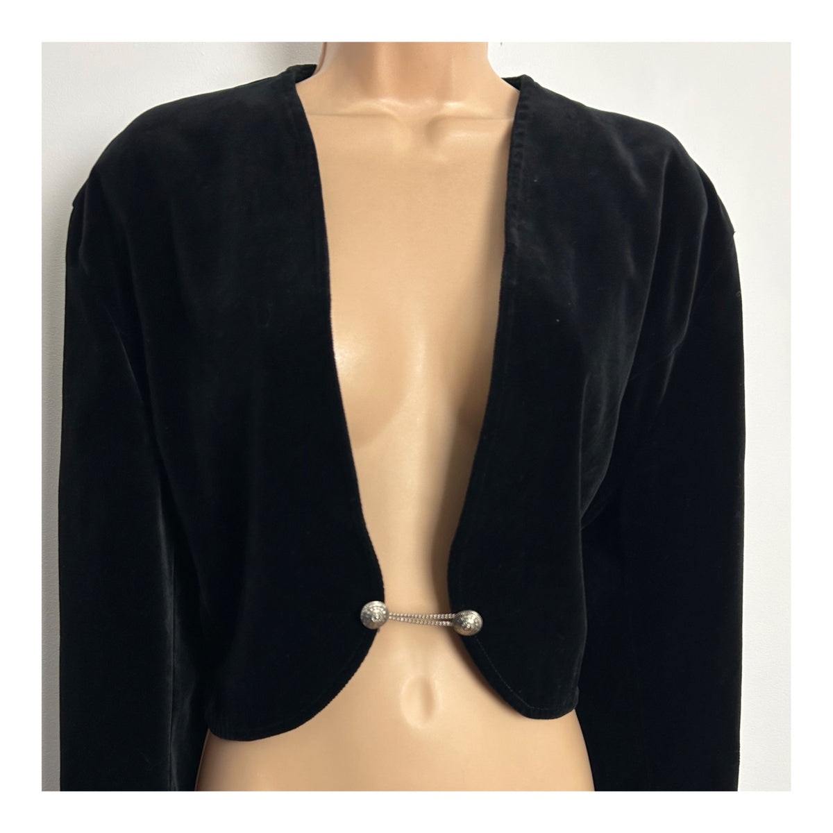 Vintage 1980s Size 14-16 Black Velvet Shrug Style Cover Up Jacket