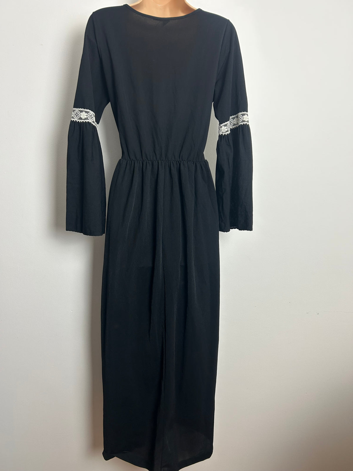 Vintage 1970s Size 8 Black & White Lace Trim Long Sleeve Lightweight Maxi Dress