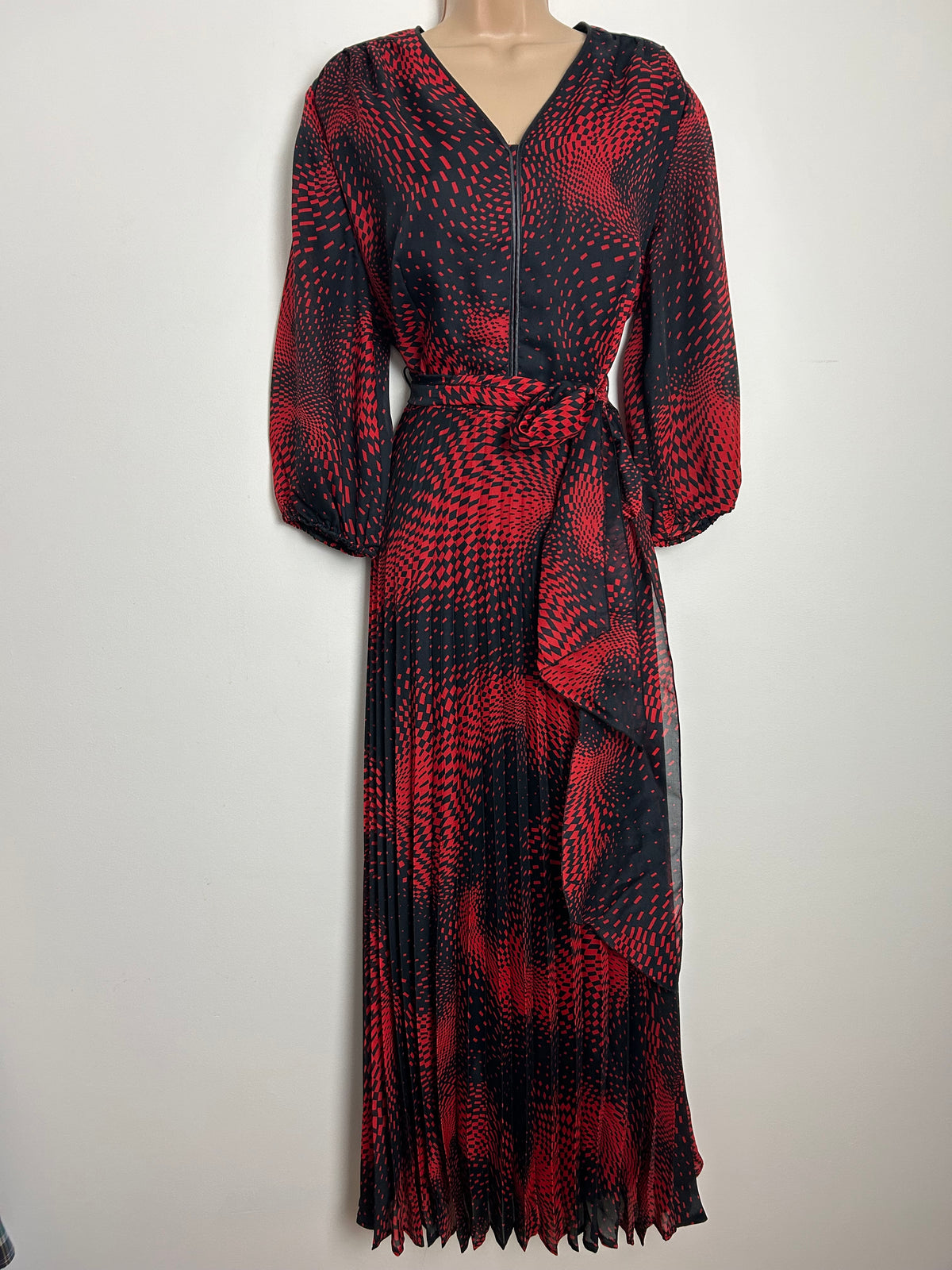 Vintage 1970s Size 16 Black & Red Op Art Print Belted Pleated Maxi Dress