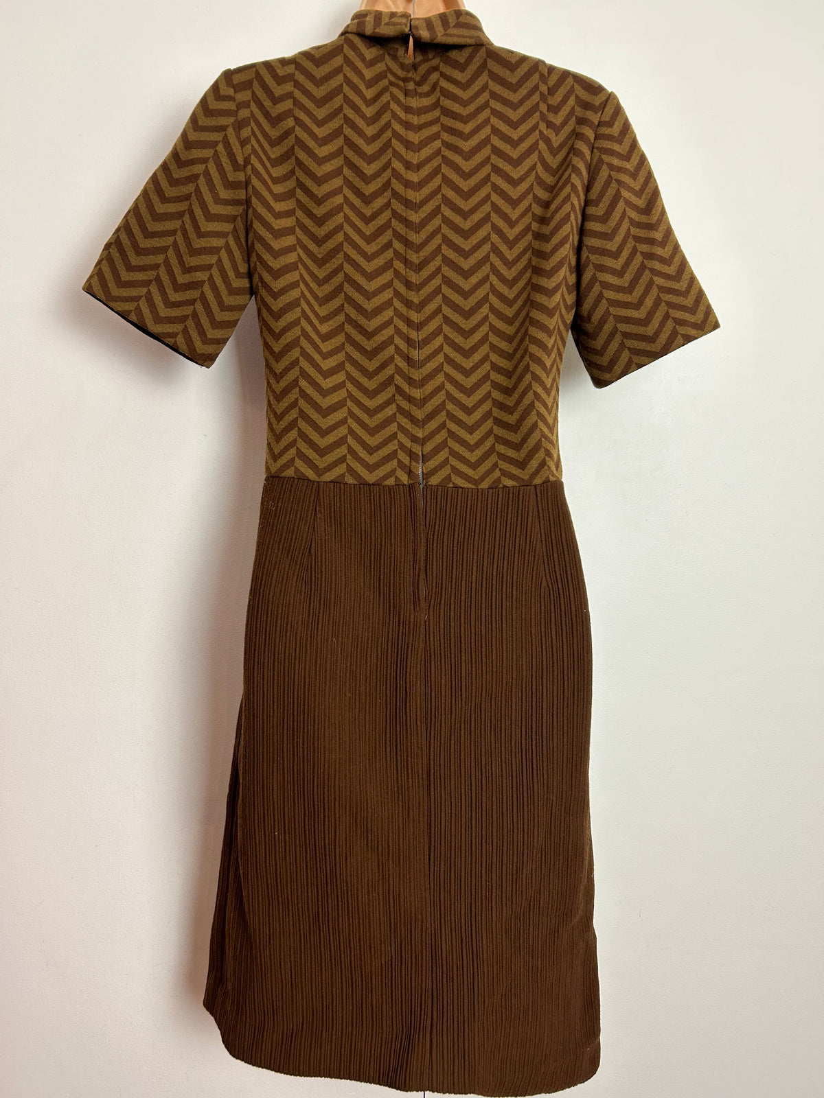 Vintage 1960s SHUBETTE OF LONDON UK Size 8 Brown Tones Wool Mix Zig Zag Stripe Mod Dress