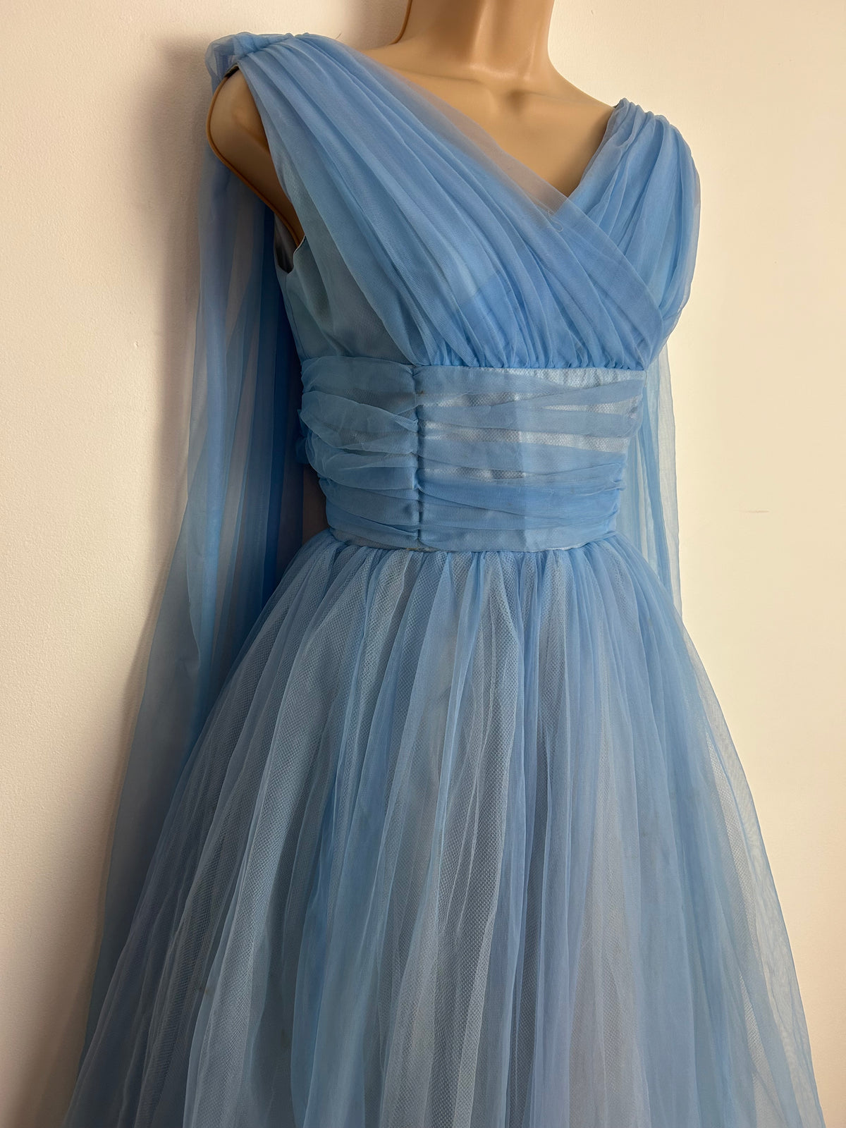 Vintage 1950s Size 10 Beautiful Powder Blue Net Watteau Shoulder Train Prom Party Ballgown