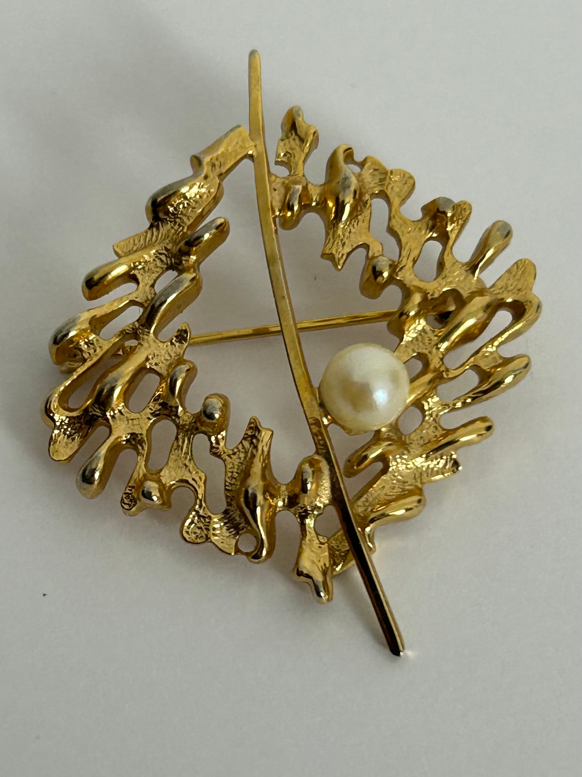 Vintage 1960s Gold Tone Modernist Brooch Set With a Real Pearl