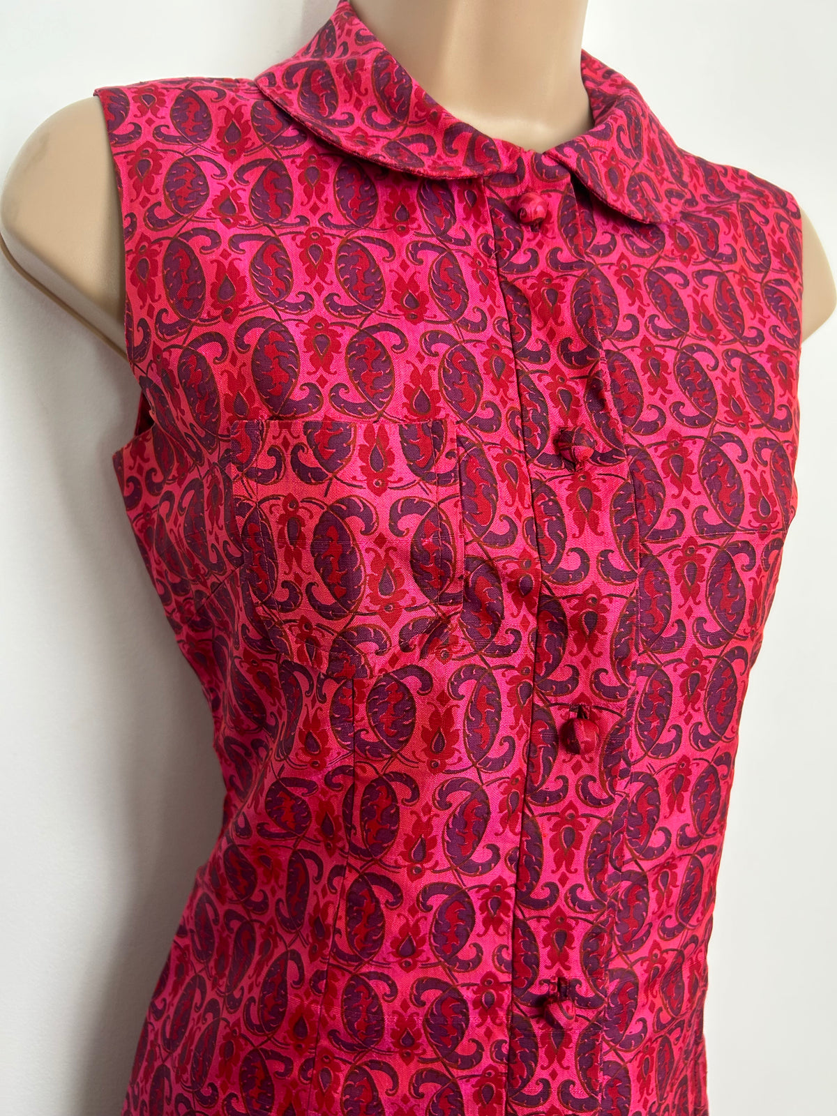 Vintage 1960s Size 8 Pink Tones Paisley Print Thai Silk Mini Mod Shift Dress