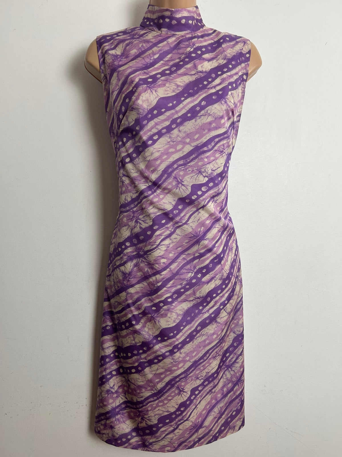 Vintage 1960s Size 10 Pink Tones Abstract Diagonal Stripe Print Sleeveless Mod Shift Dress