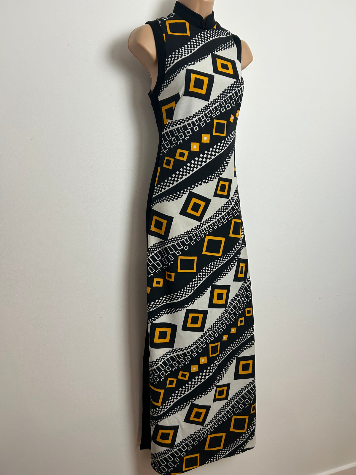 Vintage Early 1970s AMAZING Size 6-8 White Black & Yellow Geometric Print Column Maxi Dress