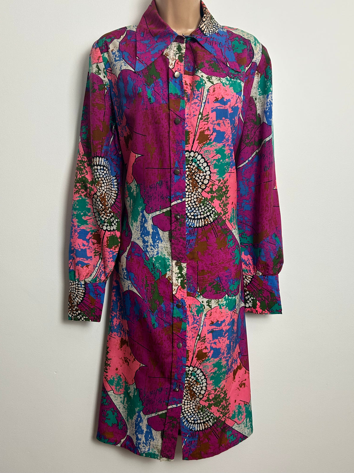 Vintage 1970s THE HOUSE OF LAVINIA Size 12-14 Purple Pink & Green Abstract Dagger Collar Shift Dress