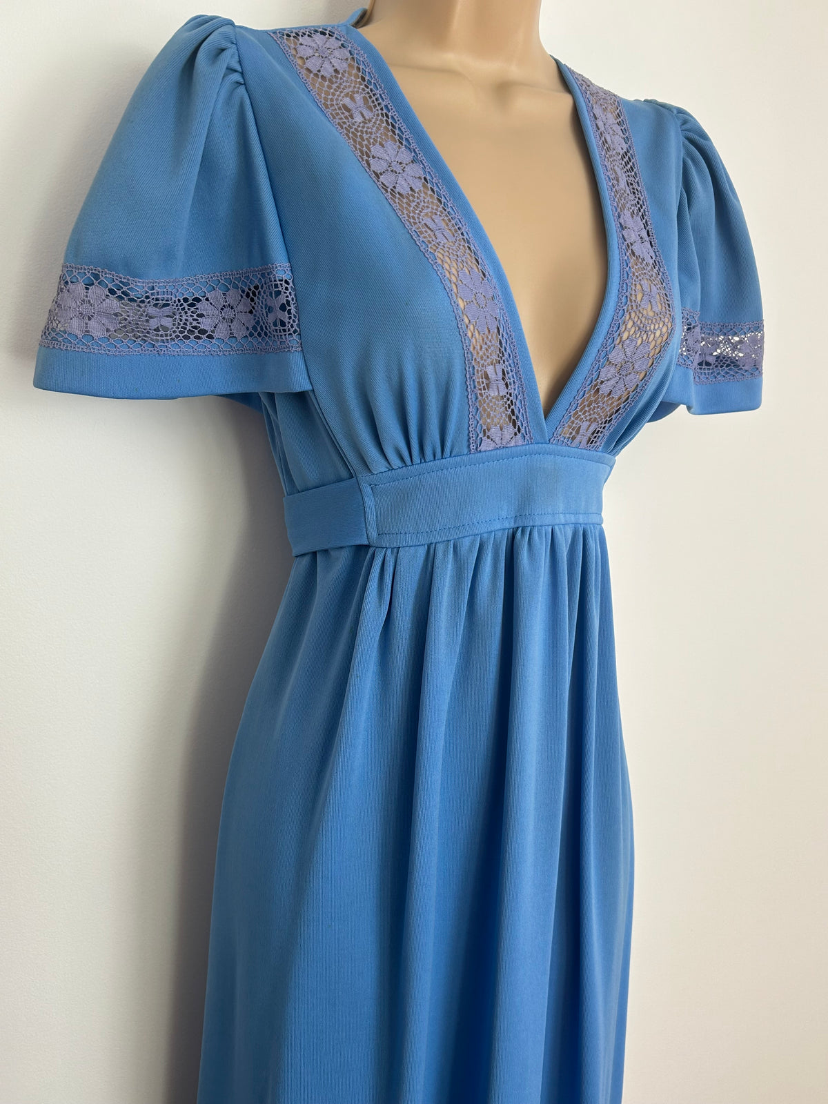 Vintage 1970s RICHARD SHOPS Size 8 Blue Lace Trim Flutter Sleeve Tie Back Maxi Dress