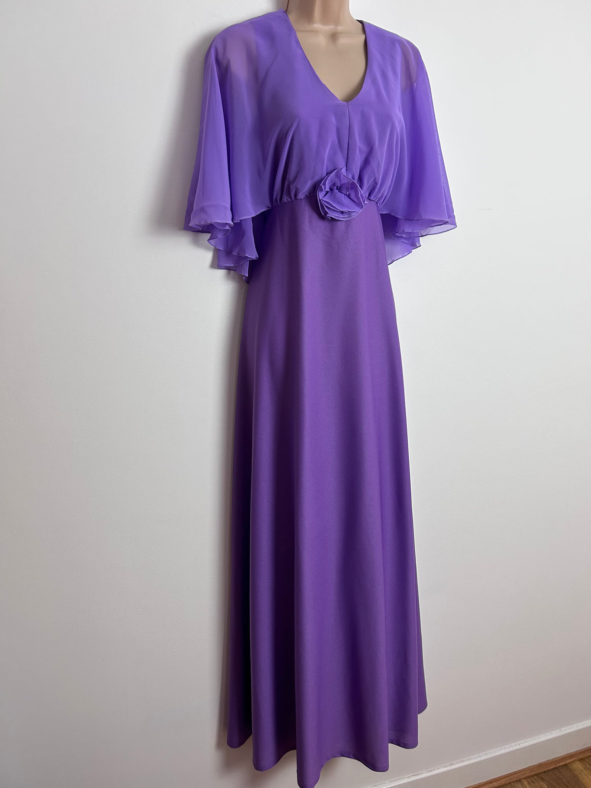 Vintage 1970s C&A UK Size 10 Beautiful Violet Chiffon Cape Sleeve Maxi Dress