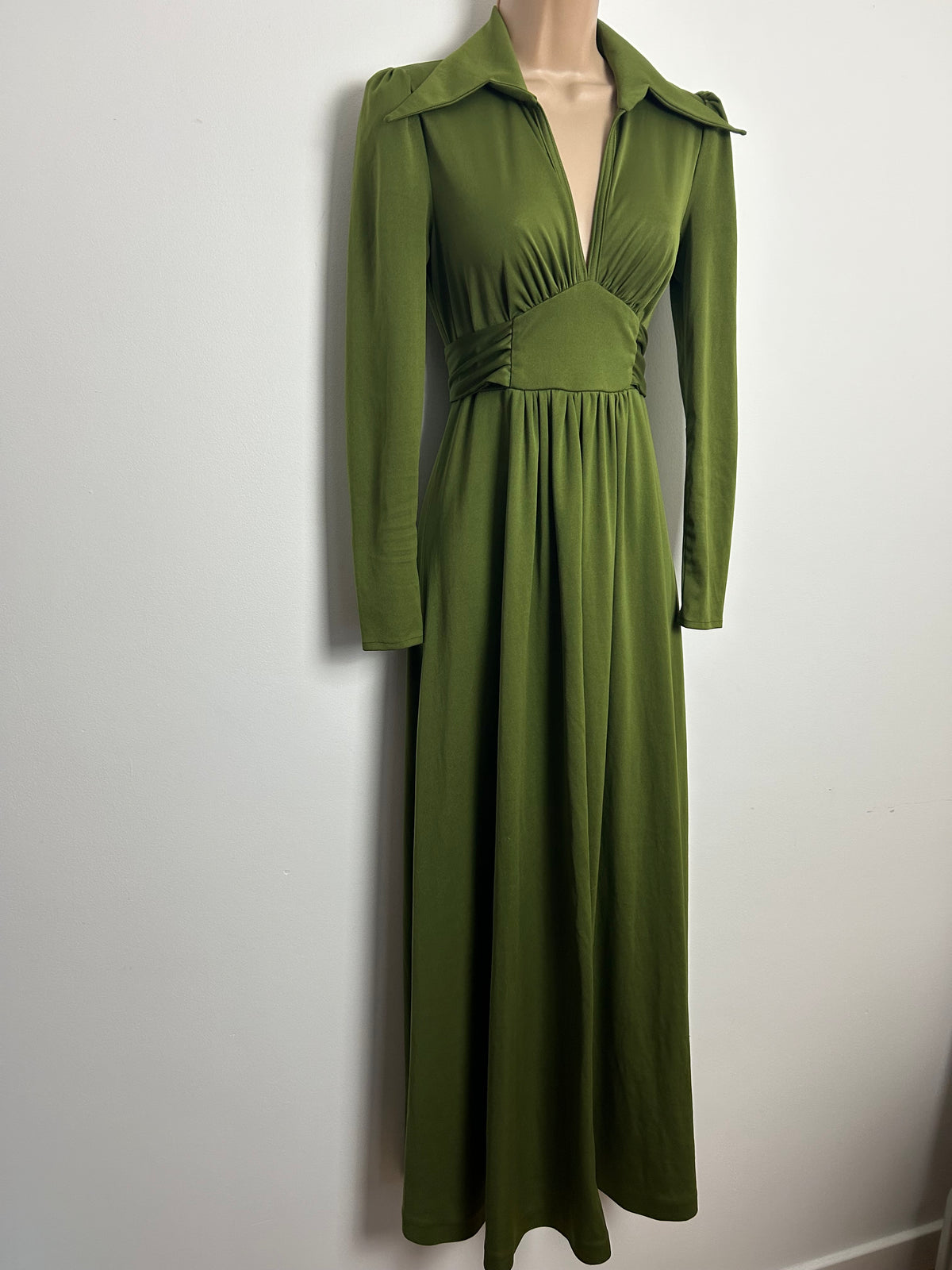 Vintage 1970s C&A Size 6 Moss Green Dagger Collar Long Sleeve Tie Back Maxi Dress