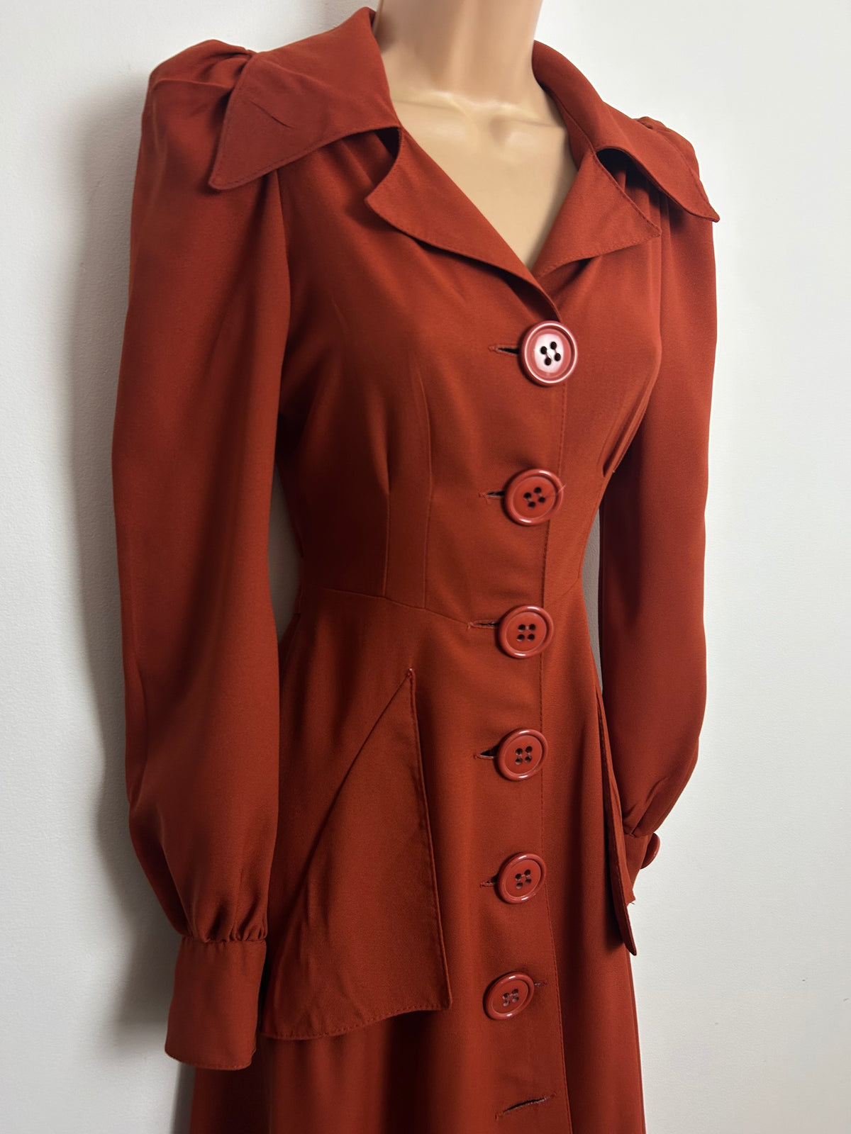 Vintage 1970s INGRID MODELL Size 8 Terracotta Dagger Collar Long Sleeve Half Belted 40s Style Dress