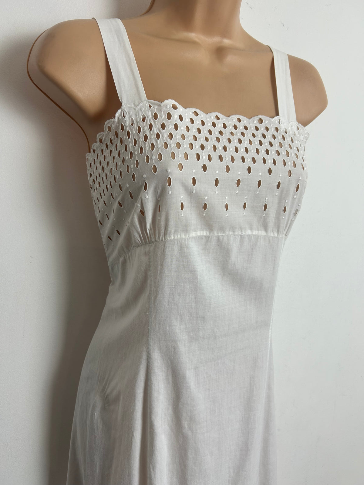 Vintage 1970s Size 10 White Cut Out Detail Cotton Summer Nightdress