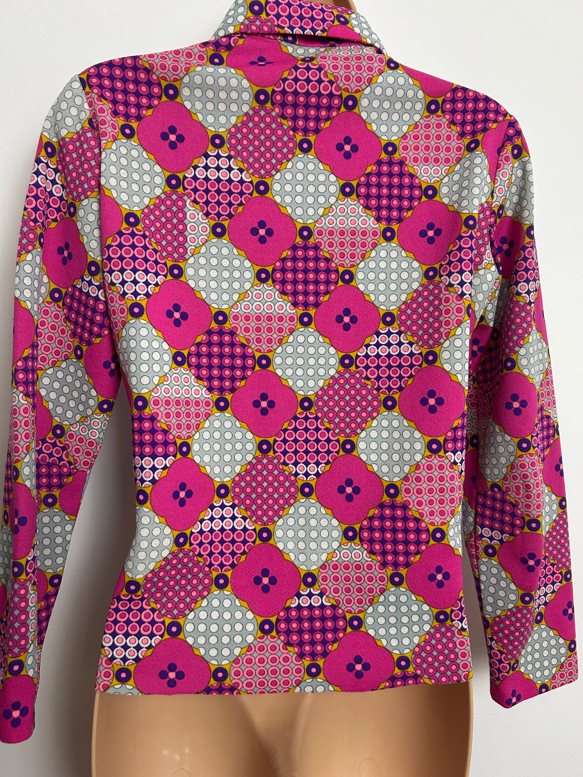 Vintage 1970s Size 12 Pink & Grey Tones Abstract Polka Dot & Psychedelic Print Dagger Collar Shirt