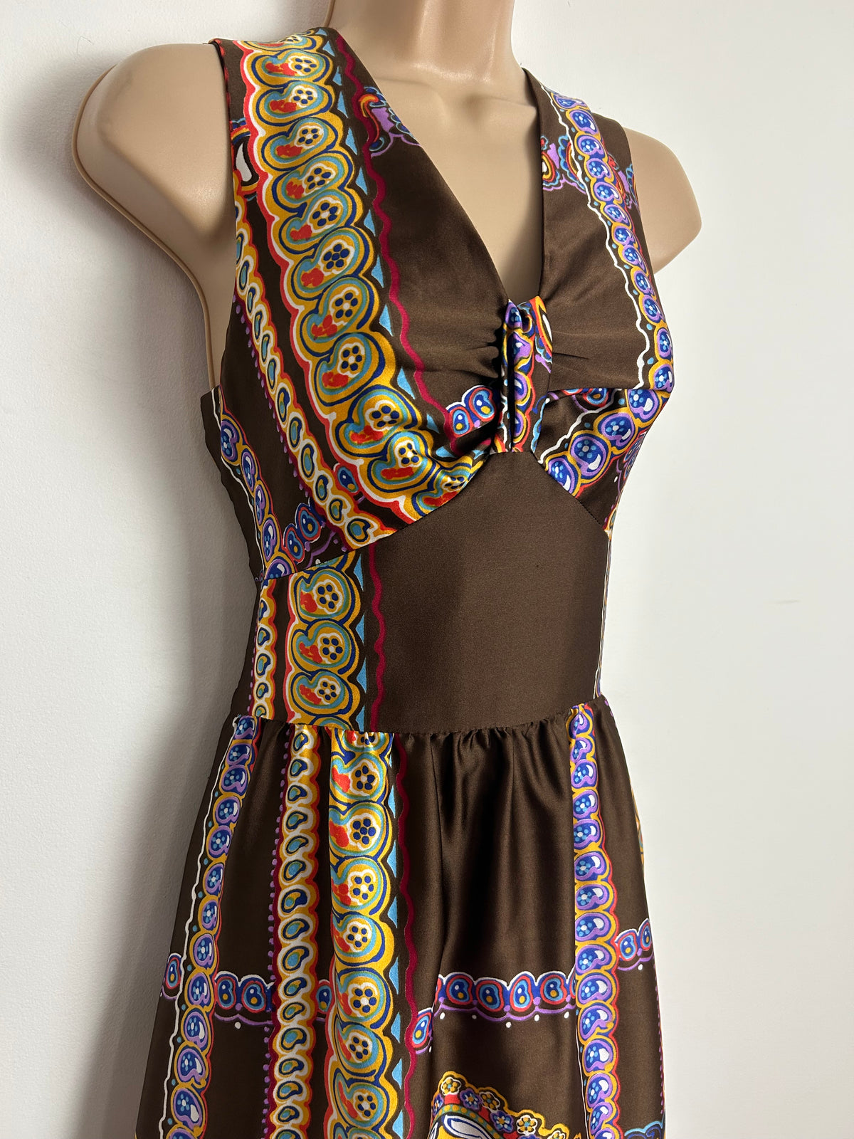 Vintage 1970s VERA MONT PARIS Size 8 Brown Orange Blue & Yellow Abstract Paisley Print Maxi Dress