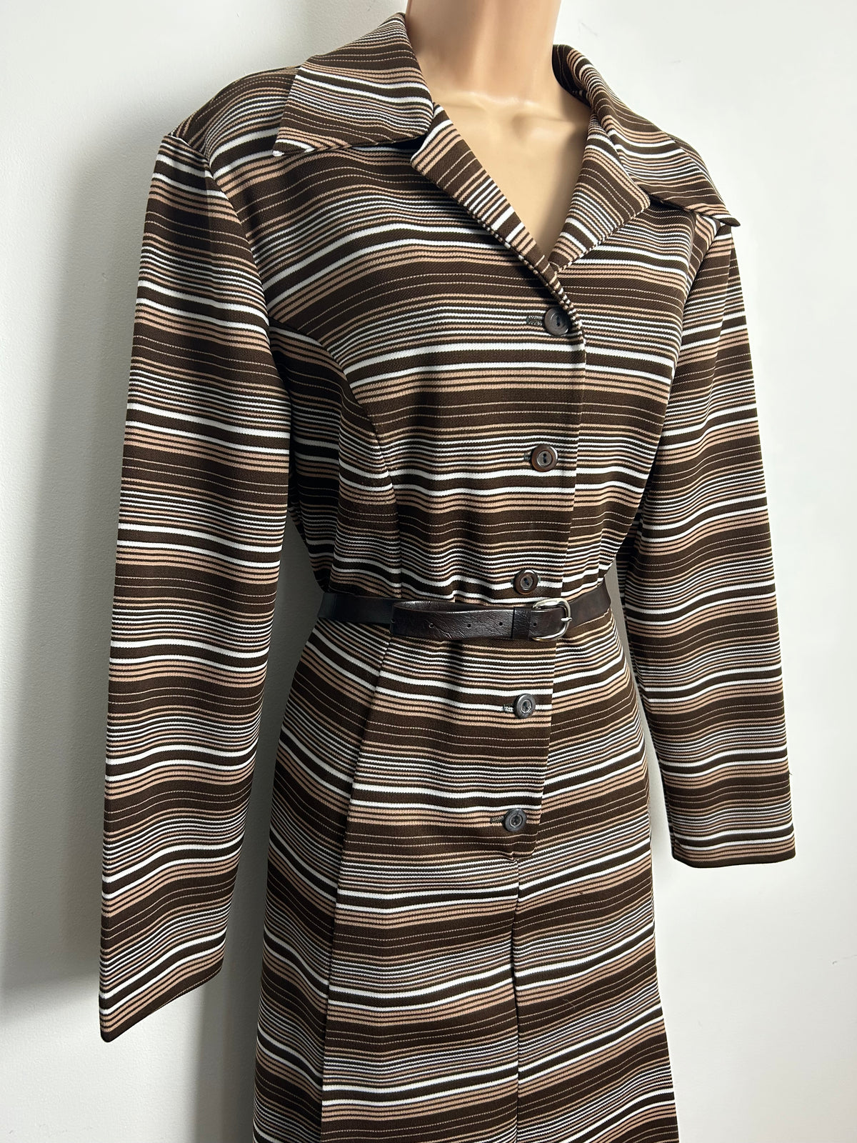Vintage 1970s C&A Size 16-18 Brown Beige & White Stripe Print Long Sleeve Belted Mod Day Dress