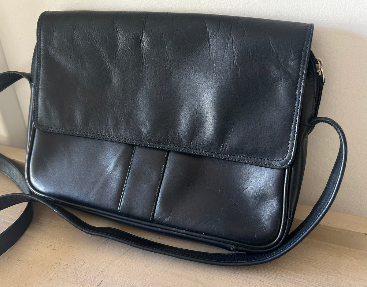 Vintage 1980s Blue Black Classic Shoulder Bag Handbag
