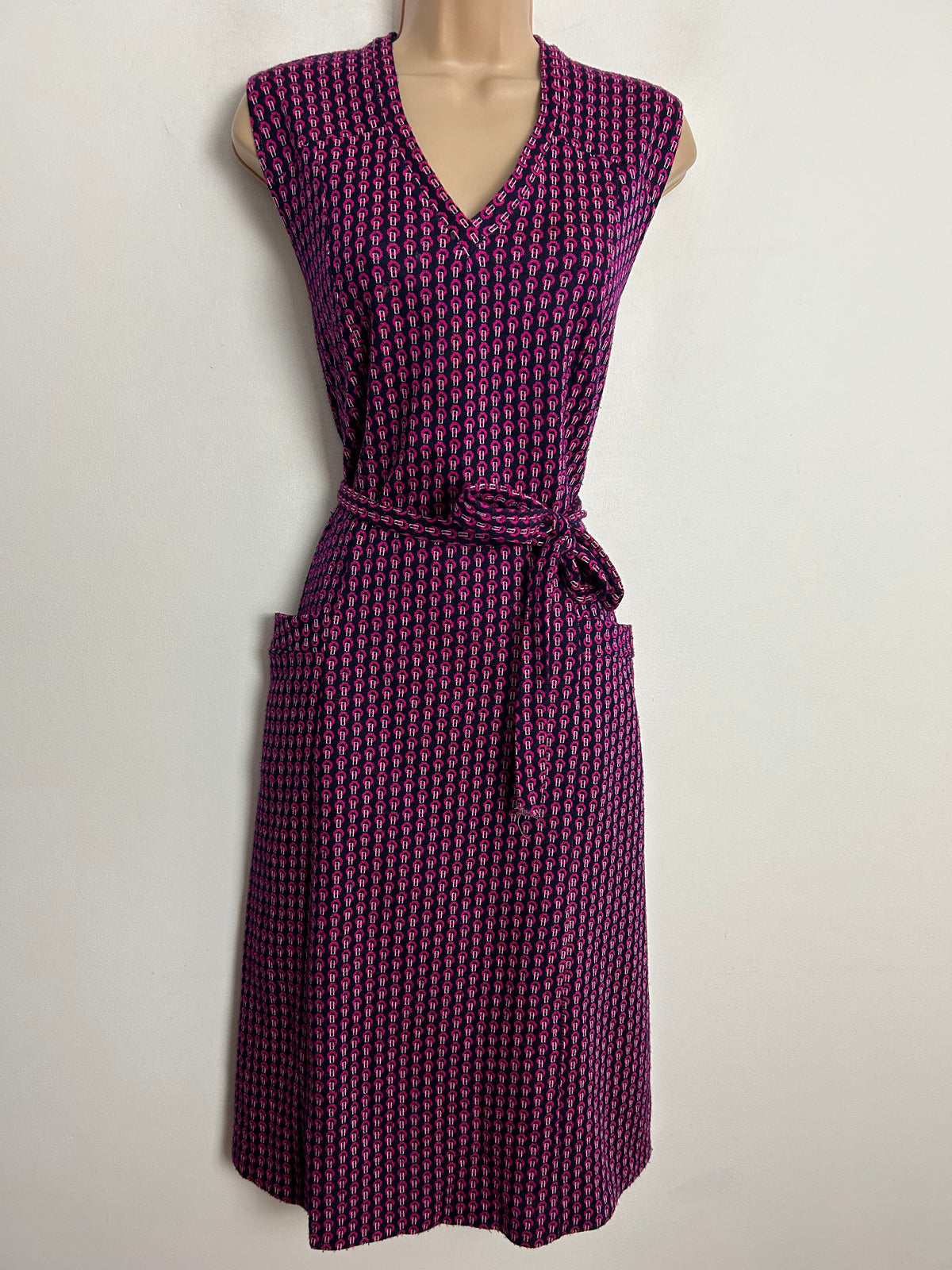 Vintage 1970s UK Size 14 Black & Dark Pink Abstract Print Sleeveless Belted Pocket Detail Poly Jersey Mod Dress