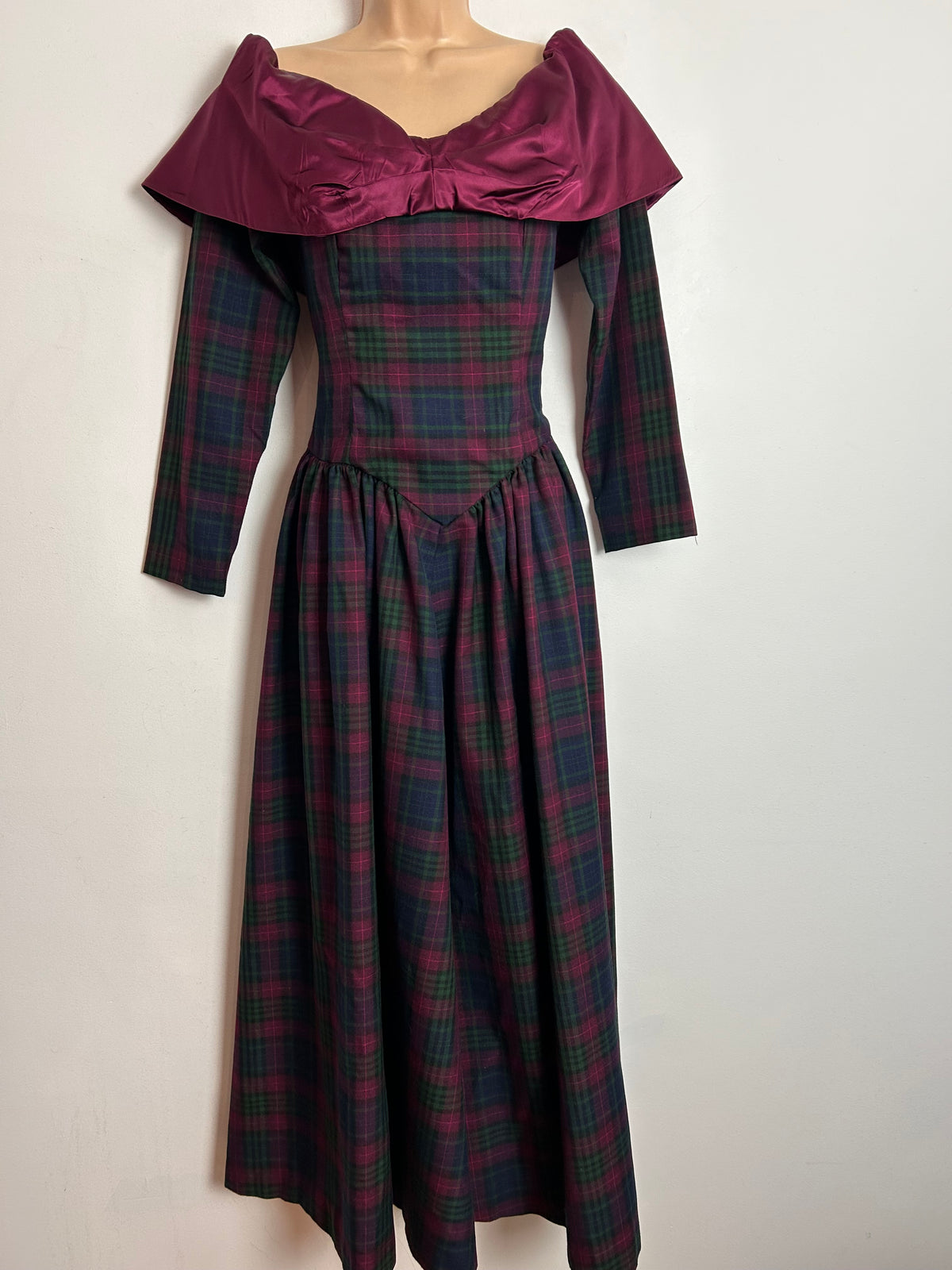 Vintage 1980s UK Size 8 (Poss 8-10) Dark Green & Claret Tartan Check Bardot Neck Christmas Gown/Dress