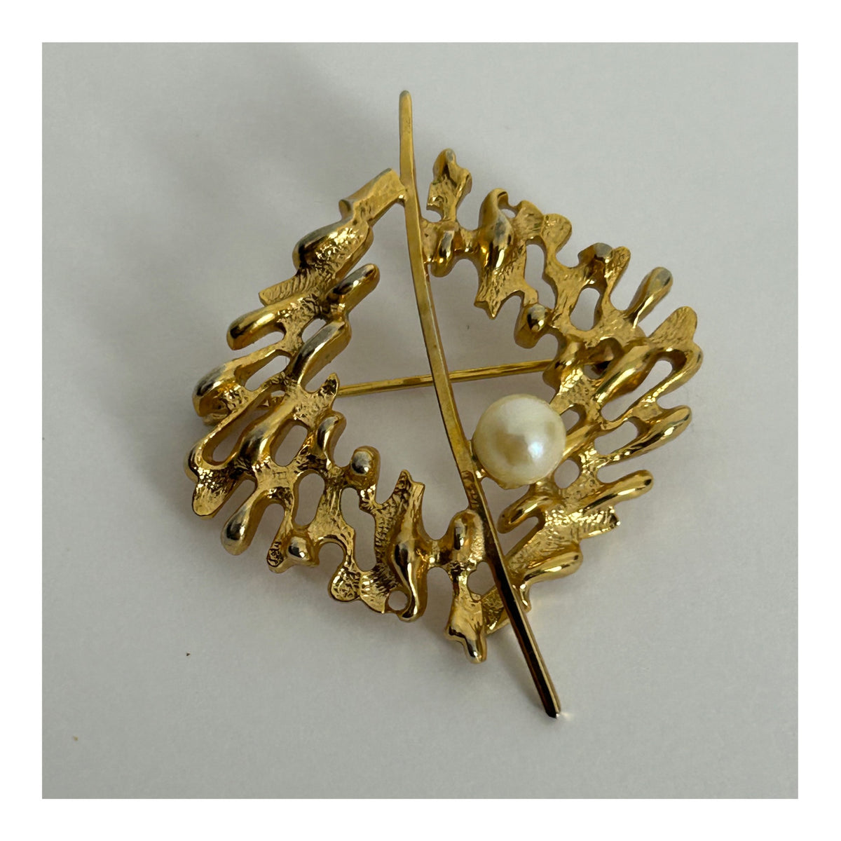 Vintage 1960s Gold Tone Modernist Brooch Set With a Real Pearl