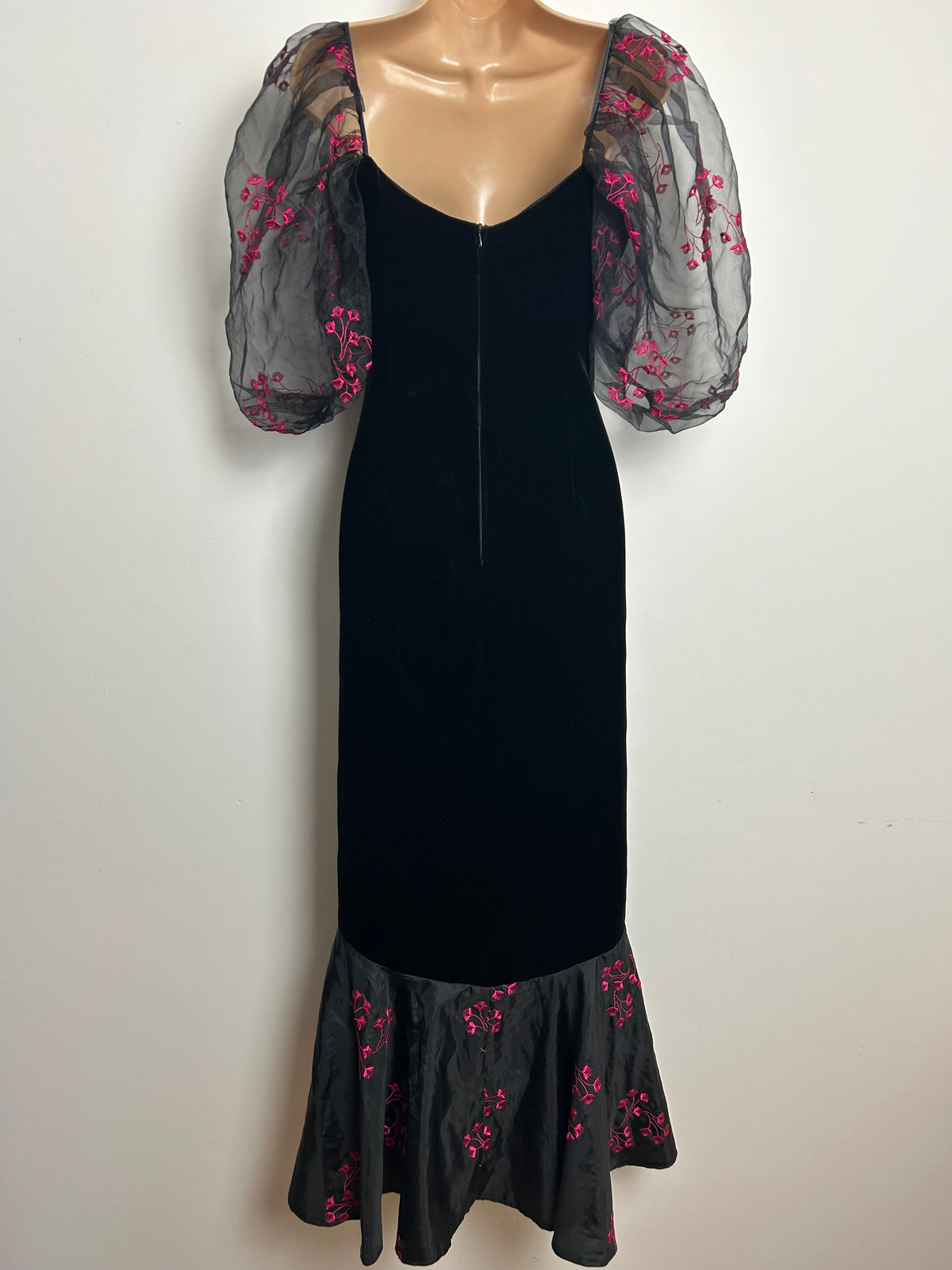 Vintage 1980s Size 8 Black & Pink Velvet & Chiffon Puffed Sleeve Fitted Fishtail Party Occasion Dress