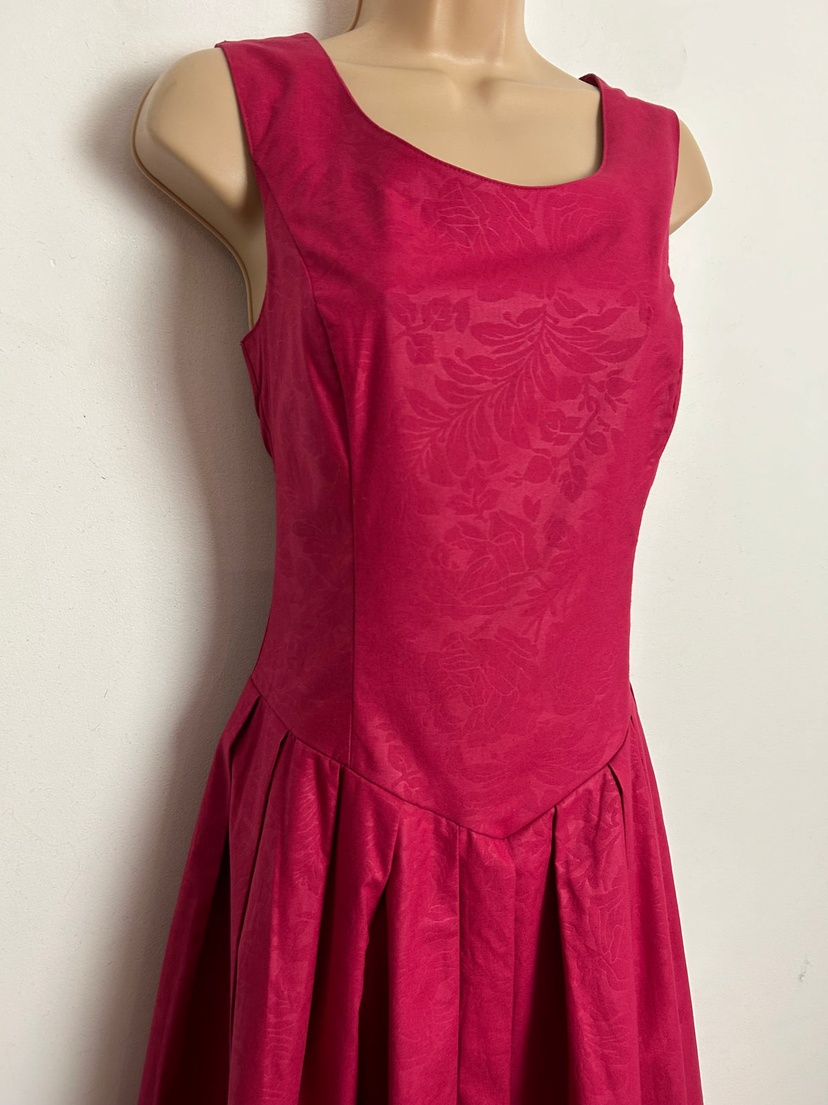 Vintage 80s LAURA ASHLEY UK 10 (Size 14 On Label) Pink Embossed Floral Pattern Pleated Midi Dress