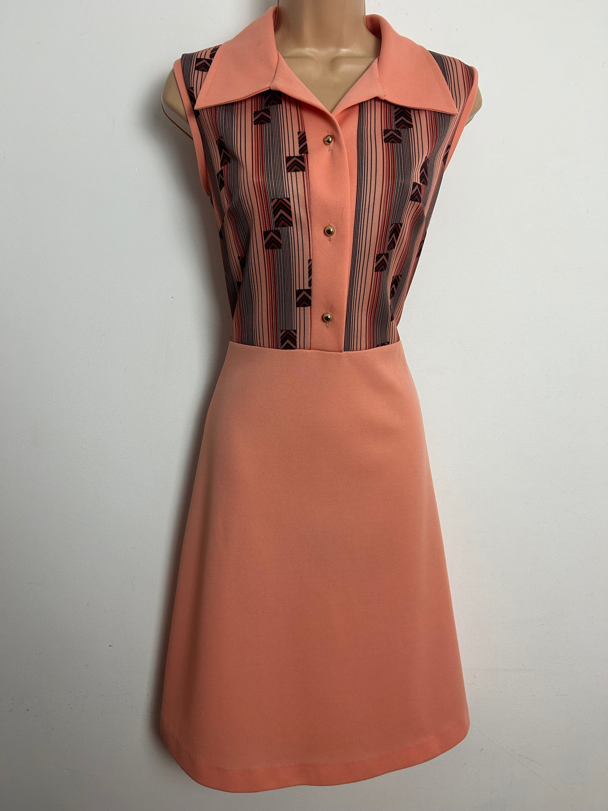 Vintage 1970s DEVONSHIRE LADY Size 8-10 Peach Vertical & Chevron Stripe Pint Sleeveless Mod Dress