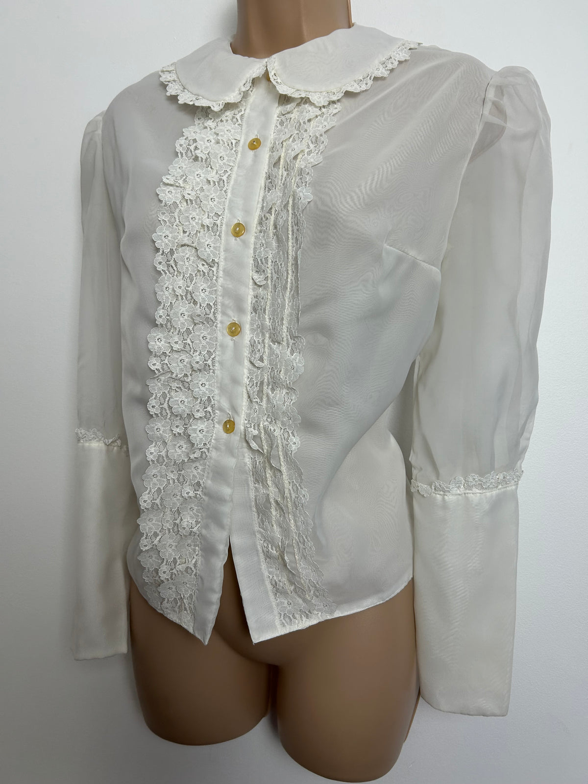 Vintage 1970s Size 10-12 White Lace Trim Peter Pan Collar Long Sleeve New Romantic Blouse