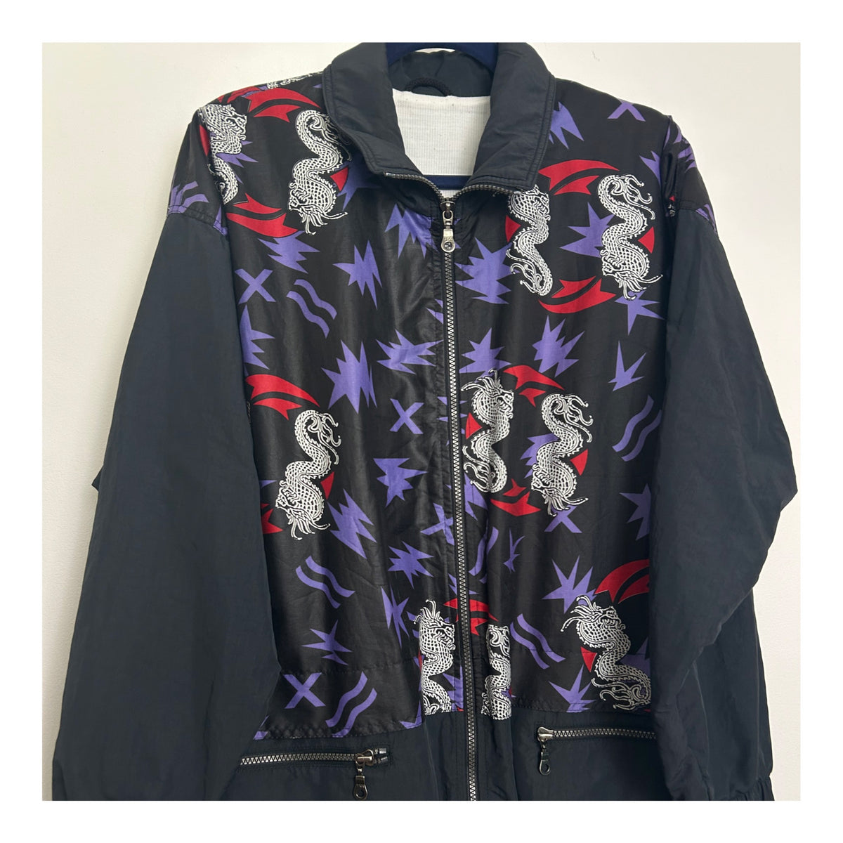 Vintage 1980s LASER Size XL (Up To Size 14/16) Black White Purple & Red Dragon Print Shell Jacket Anorak Windbreaker