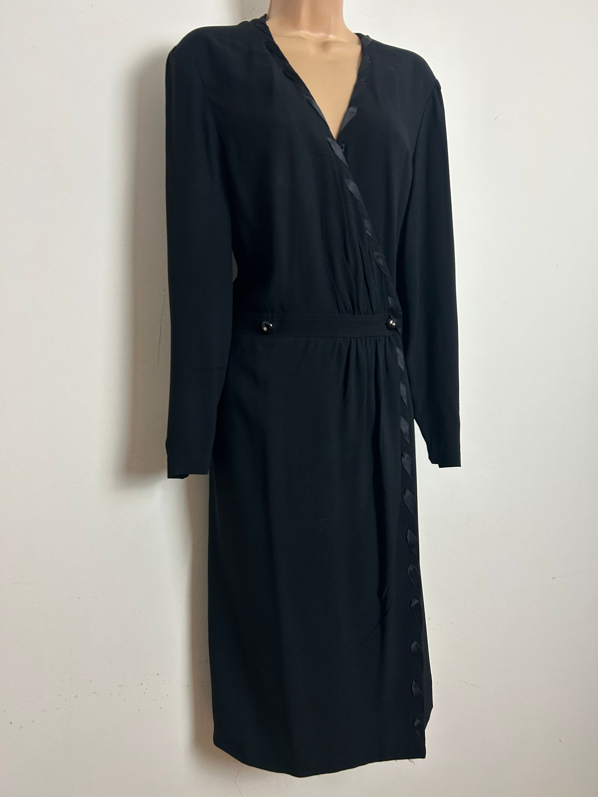 Vintage 1980s VALENTINO MISS V Size 12 Black 1940s STYLE Ribbon Trim Wrap Dress