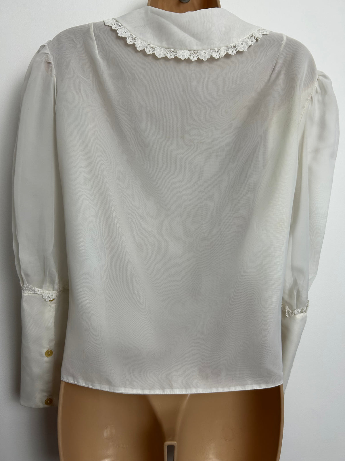 Vintage 1970s Size 10-12 White Lace Trim Peter Pan Collar Long Sleeve New Romantic Blouse