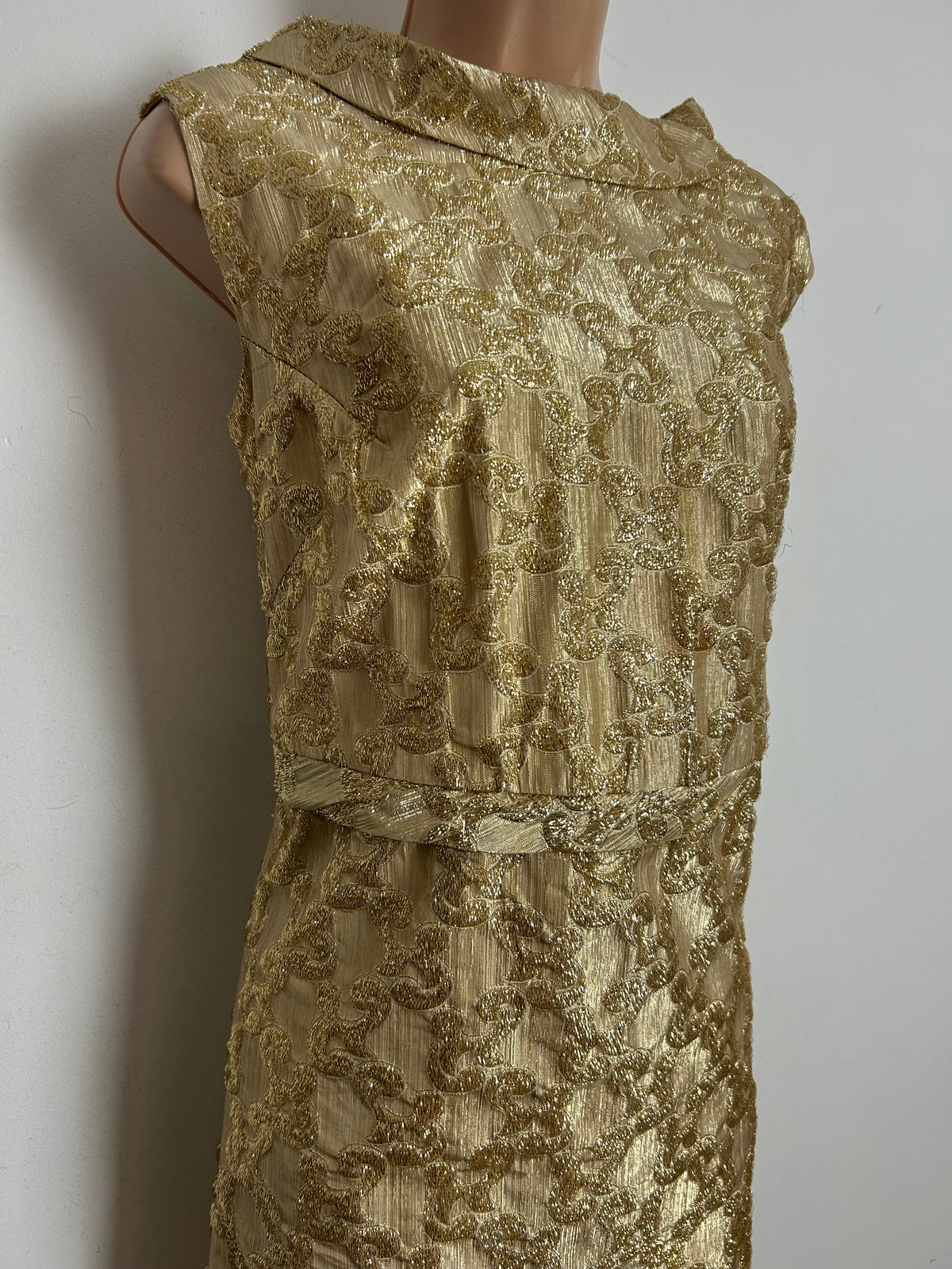 Vintage 1960s Size 14 Metallic Gold Sleeveless Christmas Party Occasion Midi Dress