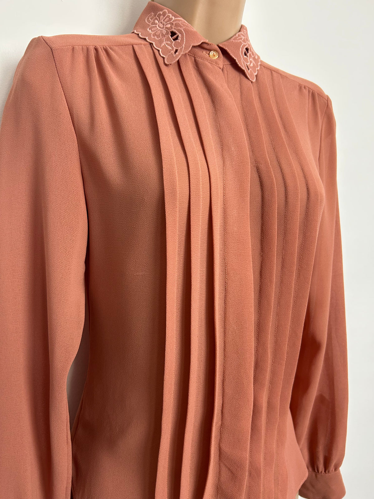 Vintage 1980s CAMPUS CASUALS Size 8-10 Dark Salmon Pink Pleated Detail Long Sleeve Blouse