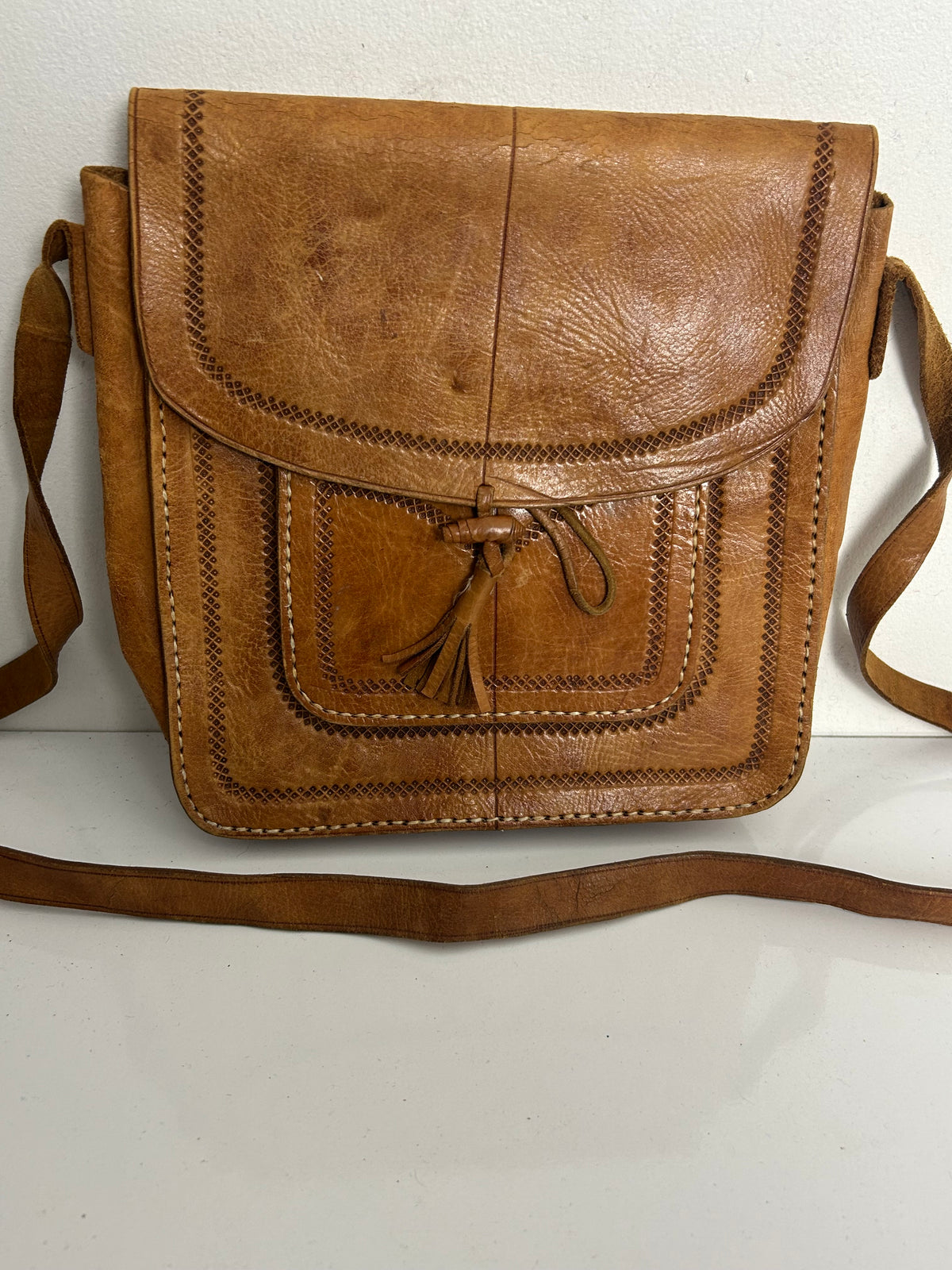Vintage 1970s Tan Brown Real Leather Tooled Detail Satchel Saddle Handbag