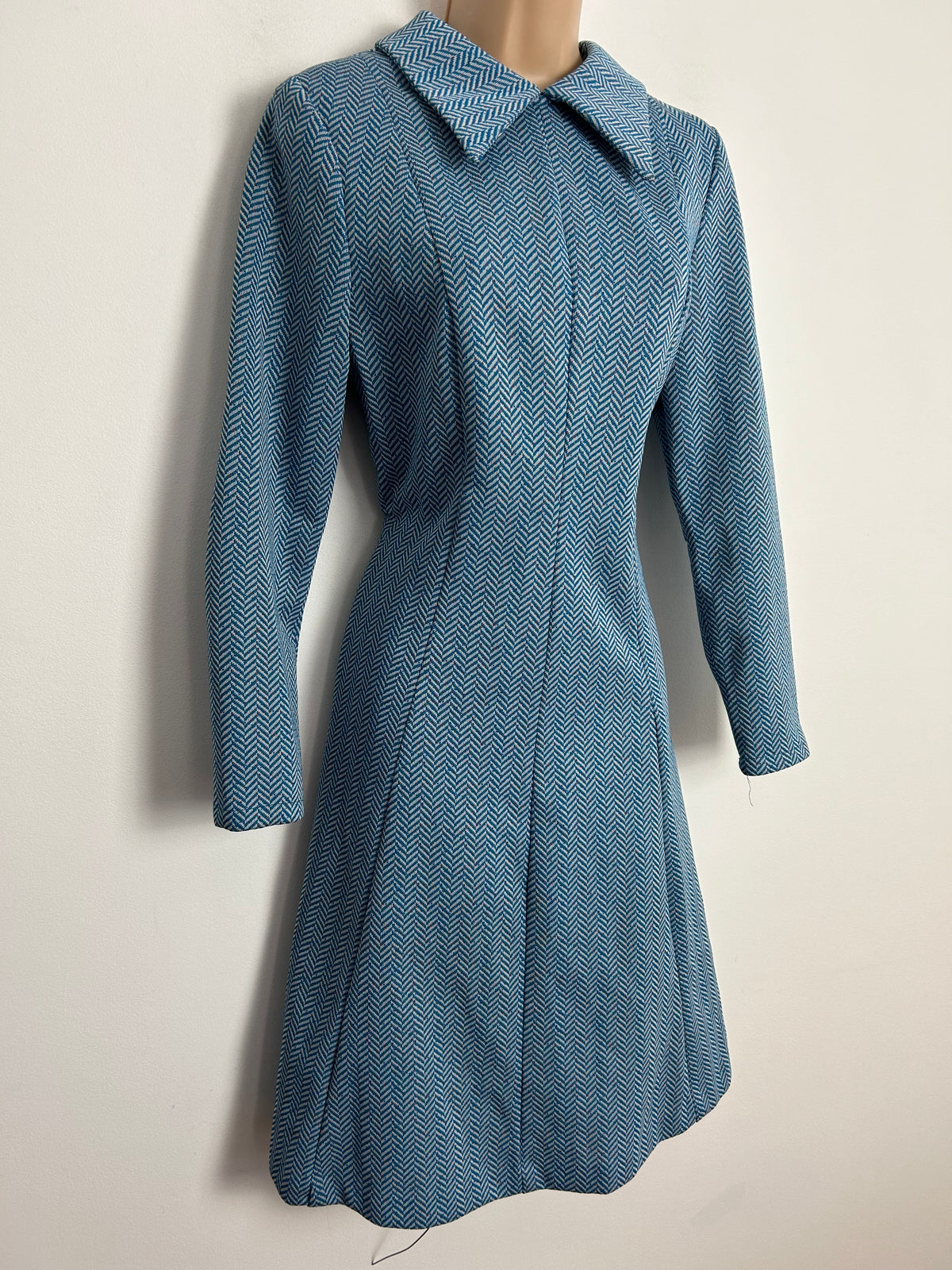 Vintage 70s UK Size 10-12 Blue & White Chevron Stripe Print Long Sleeve Mod Shift Dress